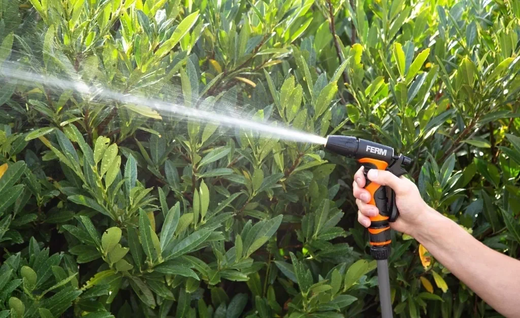 Ferm Bewässerungsset Gartenregner & Spritzpistole 8-fach