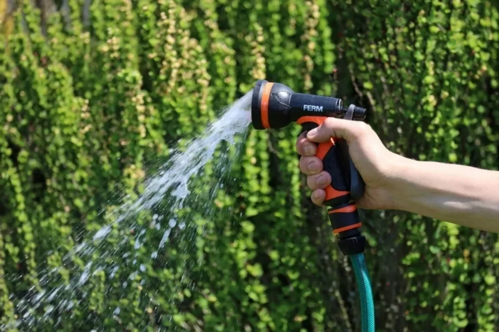 Ferm Bewässerungsset Gartenregner & Spritzpistole 8-fach